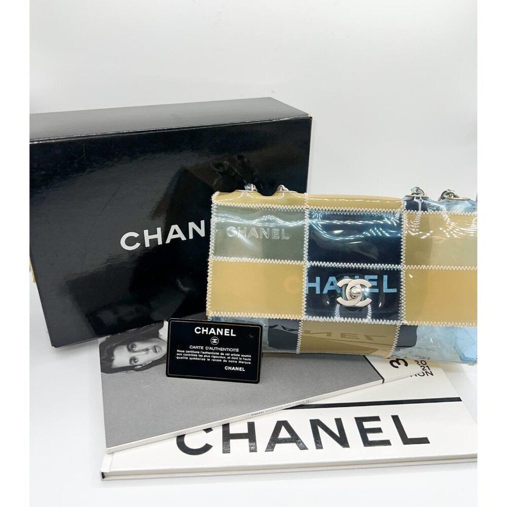 Rare Vintage CHANEL Blue and Beige PVC Stitched Patchwork CC Logo Should… - Picture 15 of 16